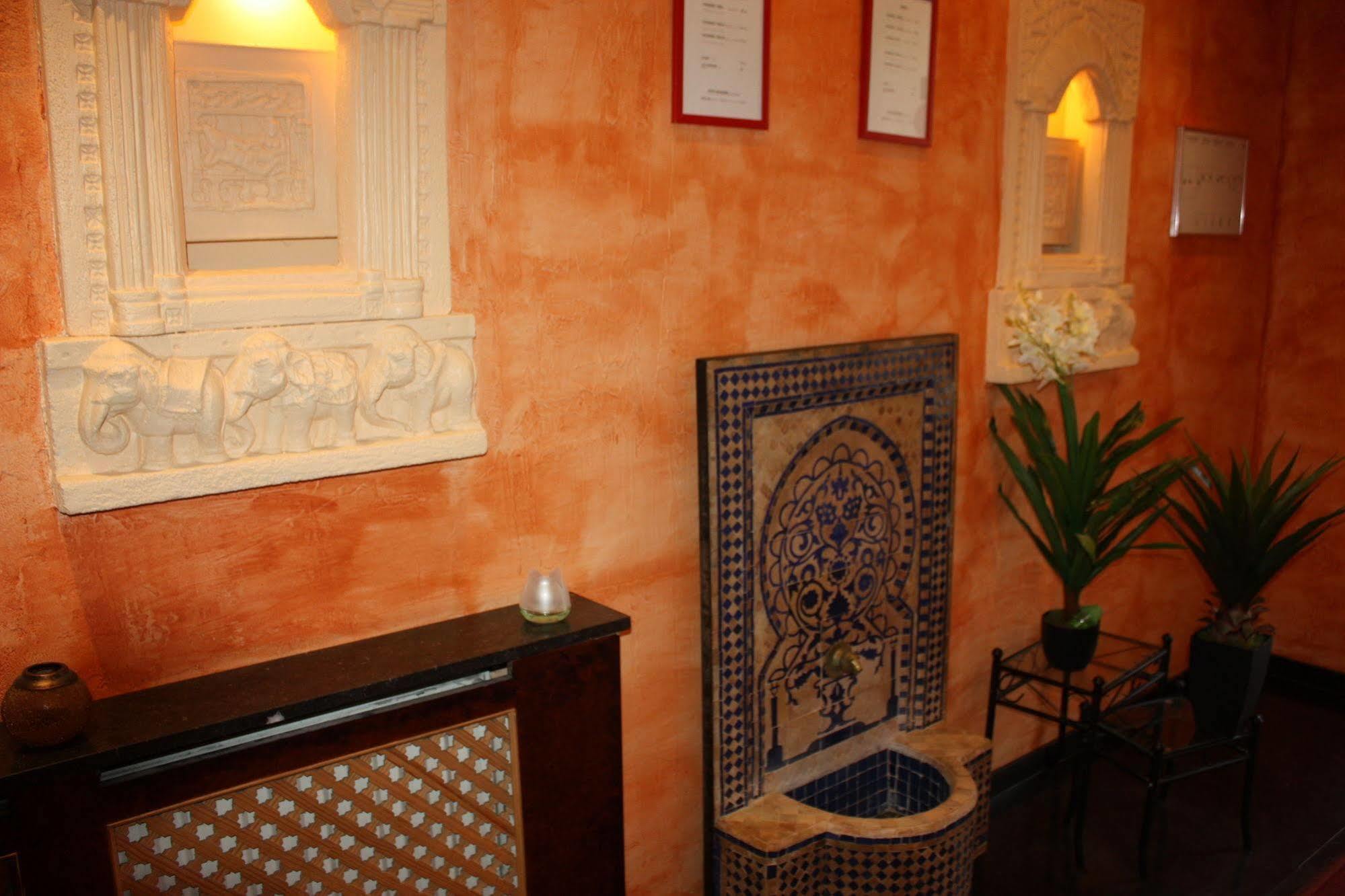 Hotel At